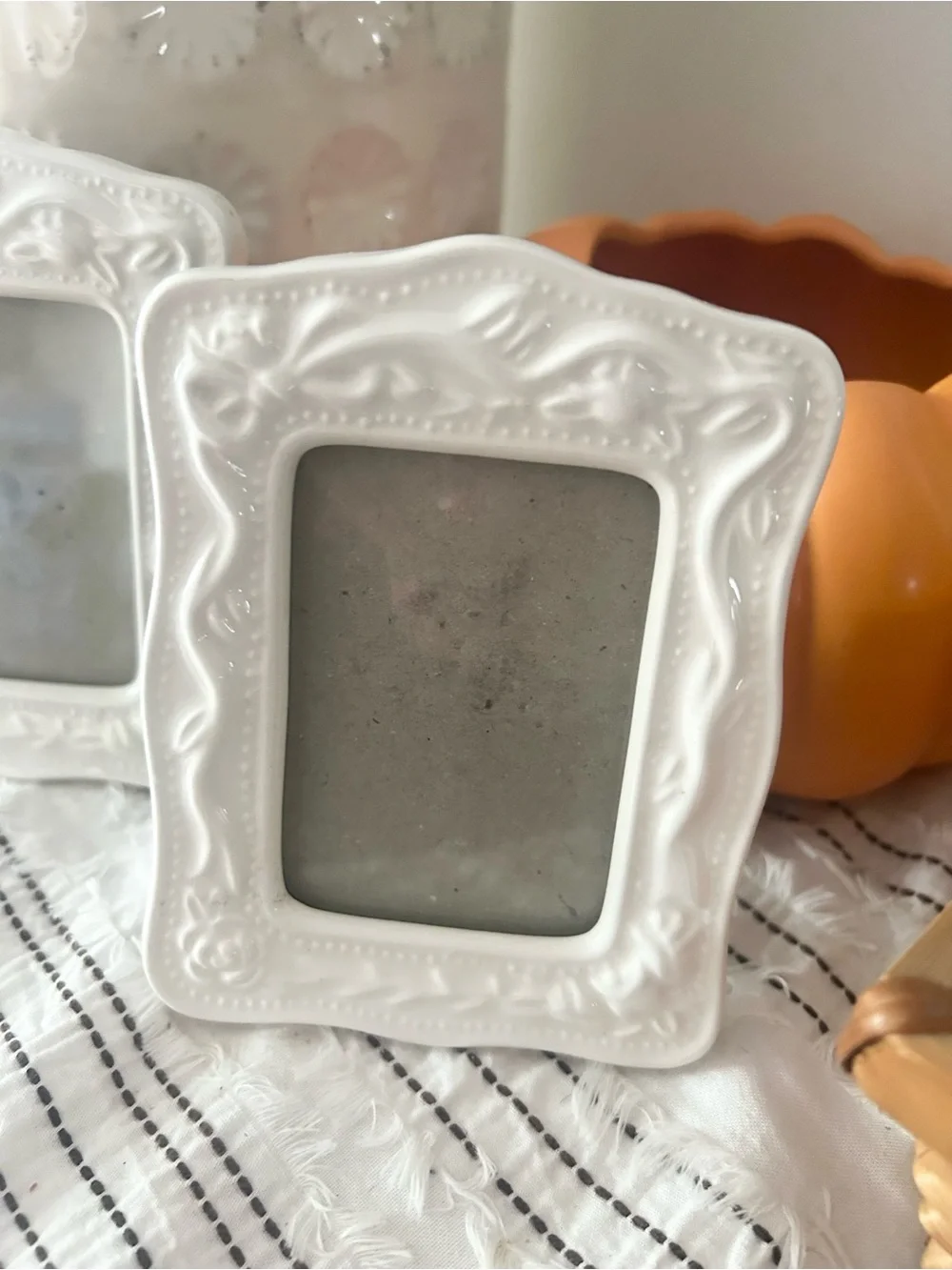 Set of 2 Vintage White Ceramic Scroll Bow Picture Frames Cottagecore 5”